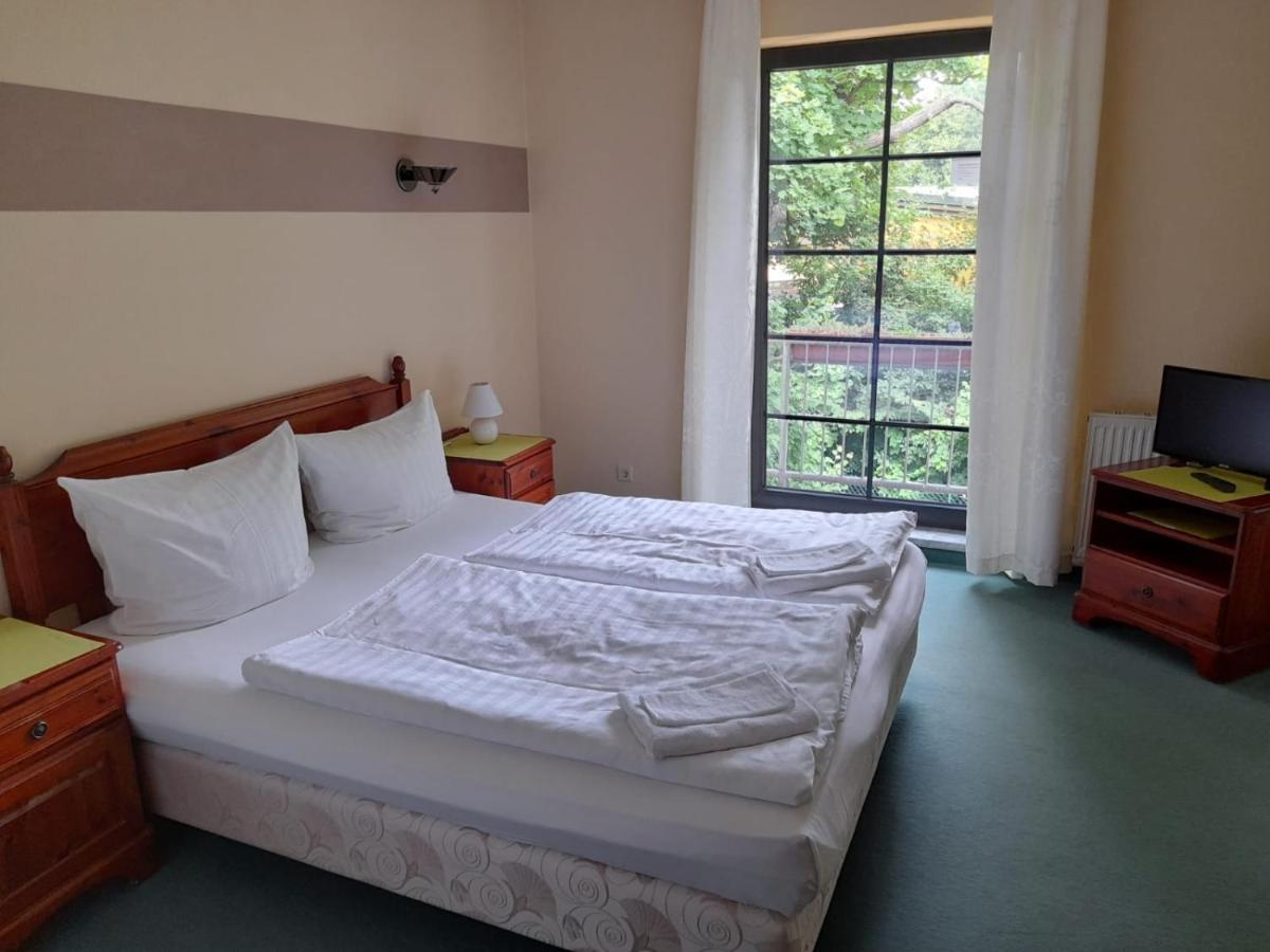 Hotel Am Kreischaer Park Екстериор снимка