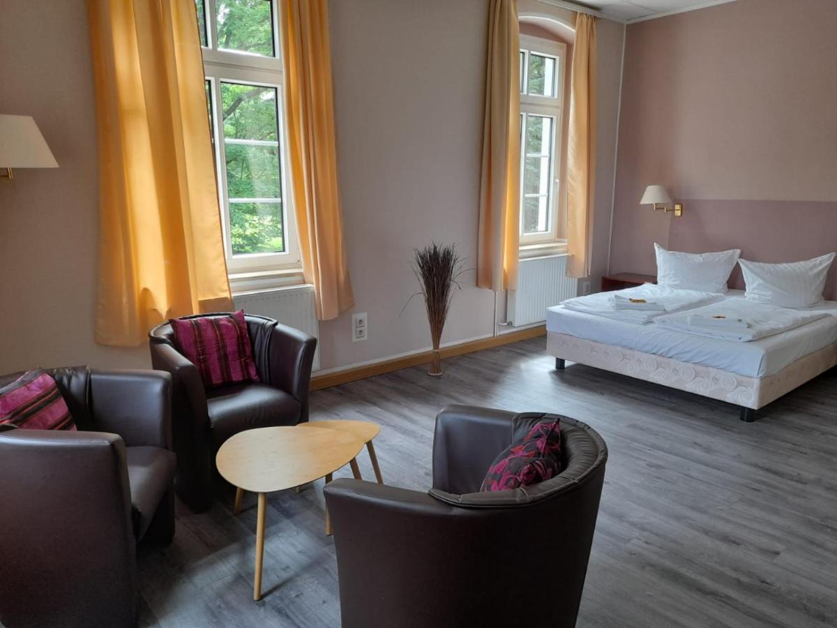 Hotel Am Kreischaer Park Екстериор снимка